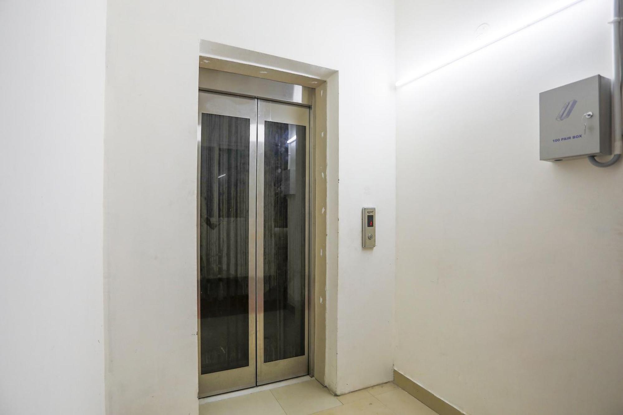 Hotel O Jsb Hotel Faridabad Exteriör bild